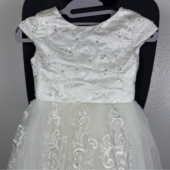 Elegant White Kids Dress - Picture 2 of 7